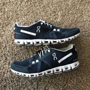 Men’s ON Running Shoe (Size 9)